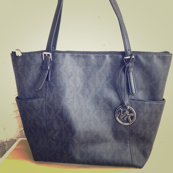 Michael Kors Handbags - 💝MICHAEL KORS💝 Tote MK Logo